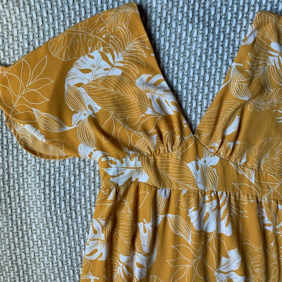 [Lulu's] Savanna Golden Yellow Floral Print Maxi - Picture 9 of 9